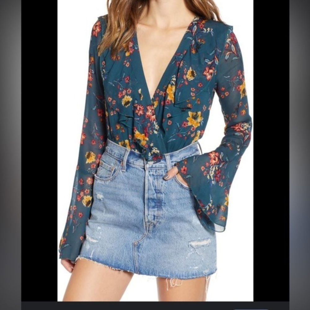 Band of Gypsies Green Floral Bodysuit V-Neck Ruffle Size Small Flowy XS